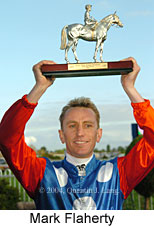 Mark Flaherty & trophy (15257 bytes)