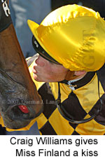 Craig Williams & Miss Finland (14872 bytes)
