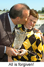 David Hayes & Craig Williams kiss (16103 bytes)