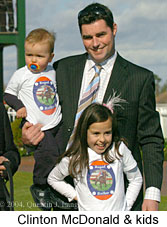 Clinton McDonald & kids (16302 bytes)