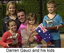 Darren Gauci & kids (18736 bytes)